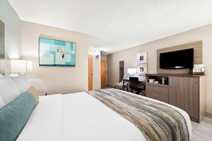 Room 10 of 29